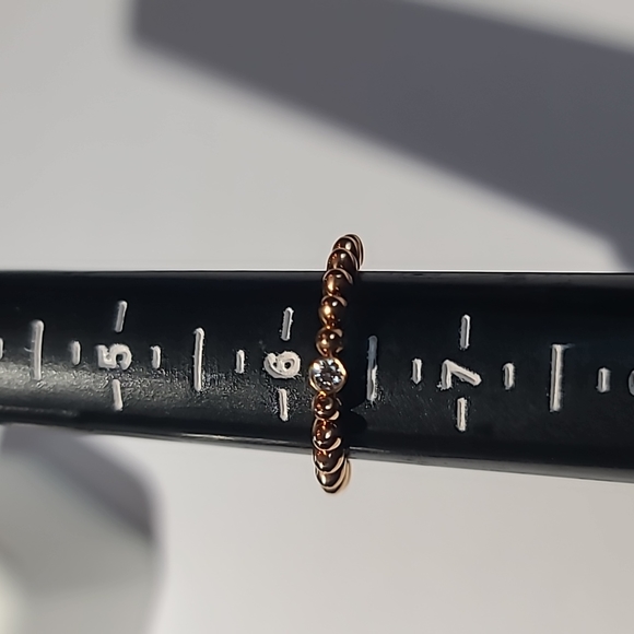 14KT rose gold and diamond ring - Picture 4 of 4